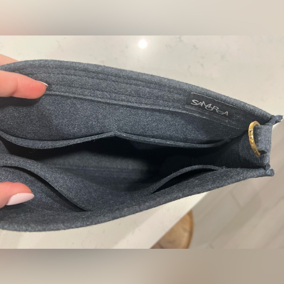 Authentic Louis Vuitton Toiletry 19 - Picture 6 of 14